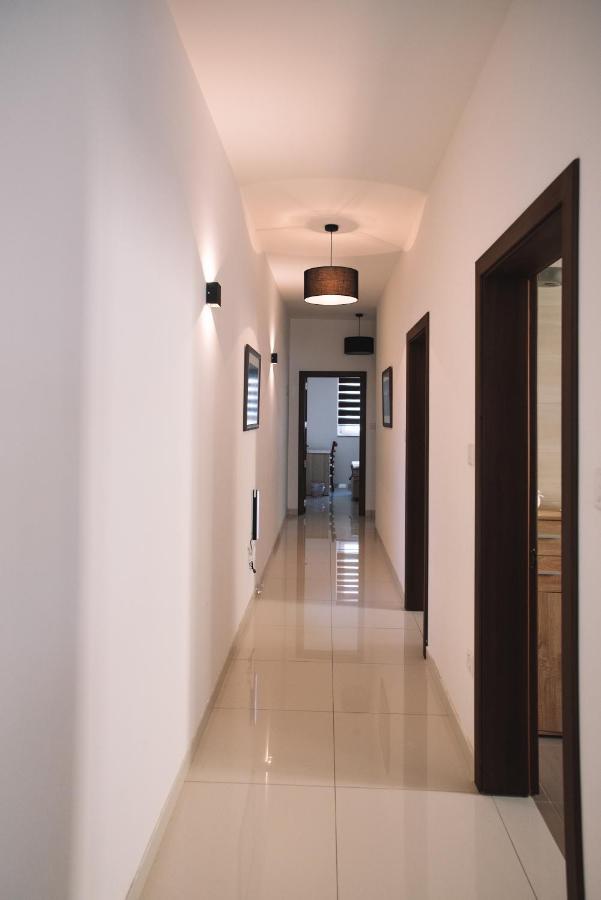 Modern 3 Bedroom With Ac Apartment Zabbar Екстер'єр фото